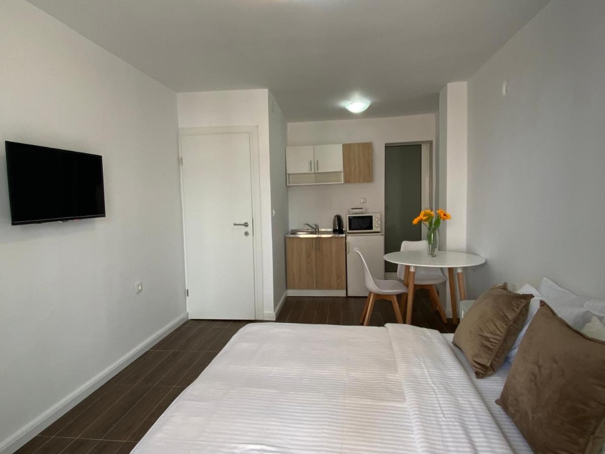 Apartment Veselinka Apartments & Rooms