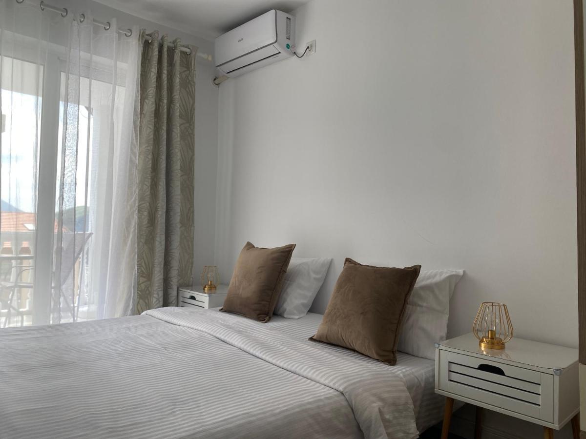 Apartment Veselinka Apartments & Rooms