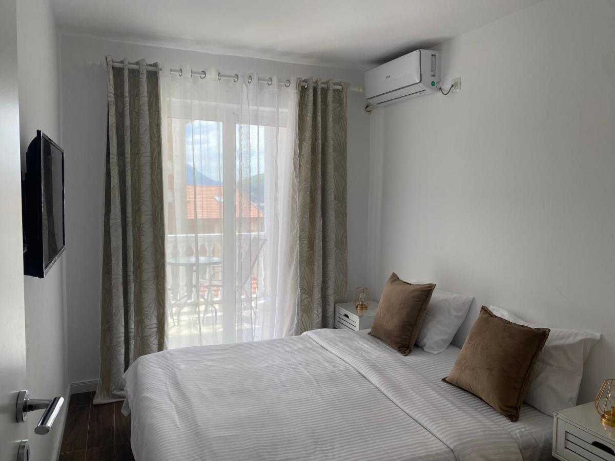 Veselinka Apartments & Rooms