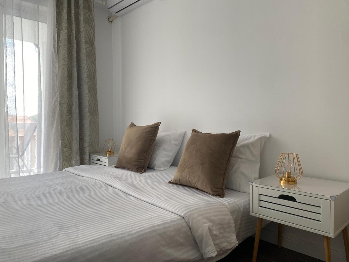 Veselinka Apartments & Rooms *