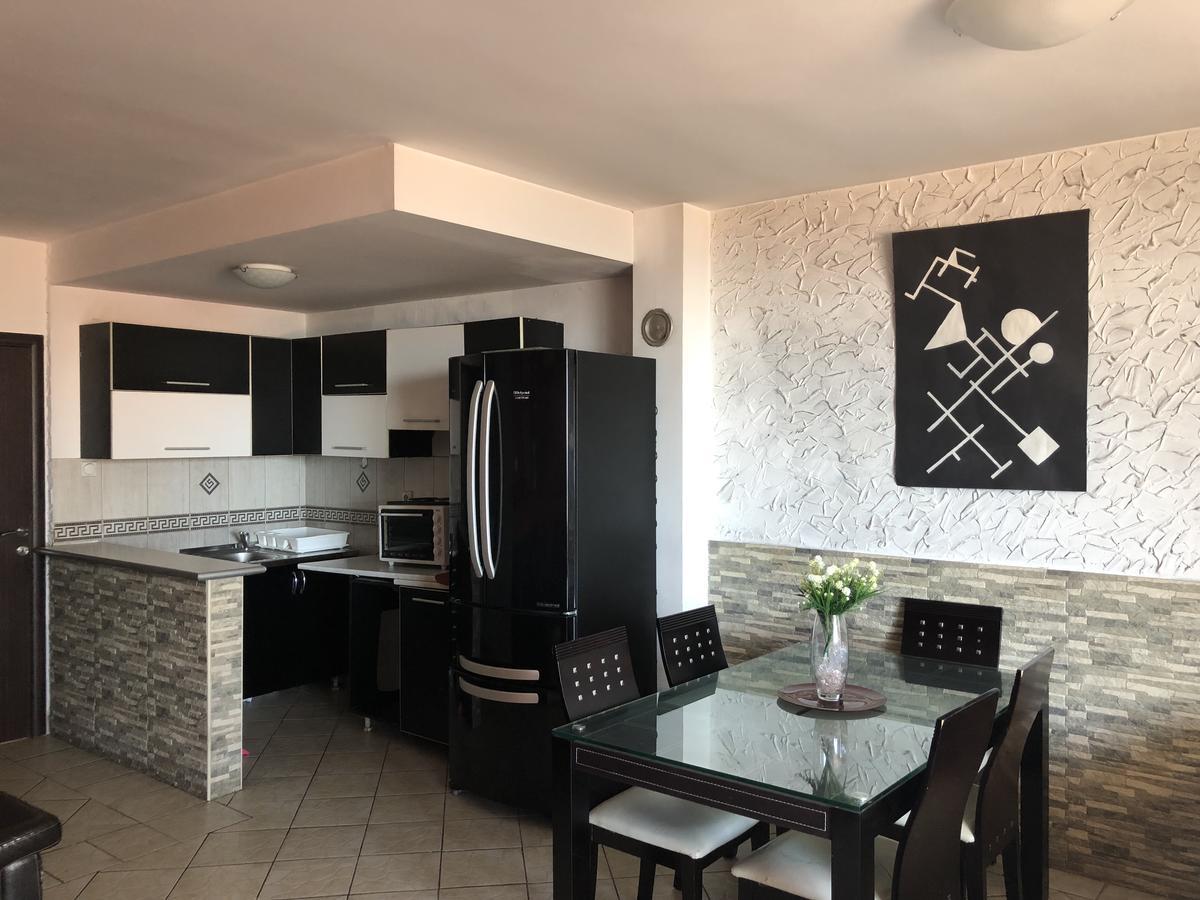 Veselinka Apartments & Rooms *