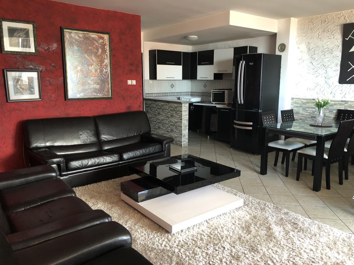 Veselinka Apartments & Rooms *