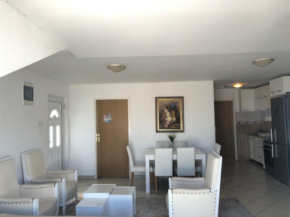 Apartment Veselinka Apartments & Rooms