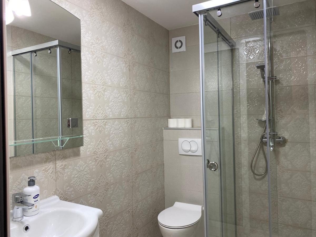 Veselinka Apartments & Rooms *