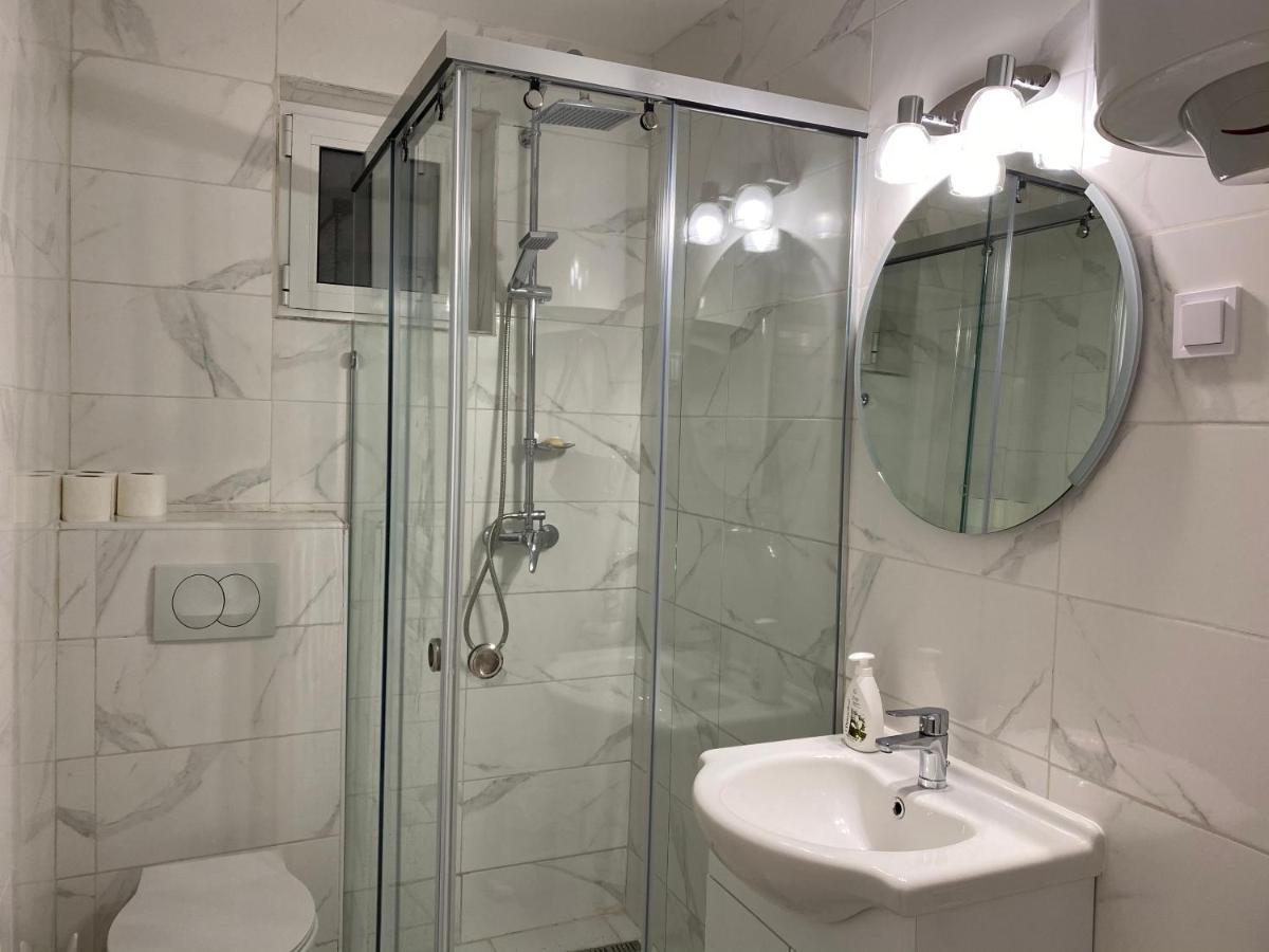 Veselinka Apartments & Rooms *